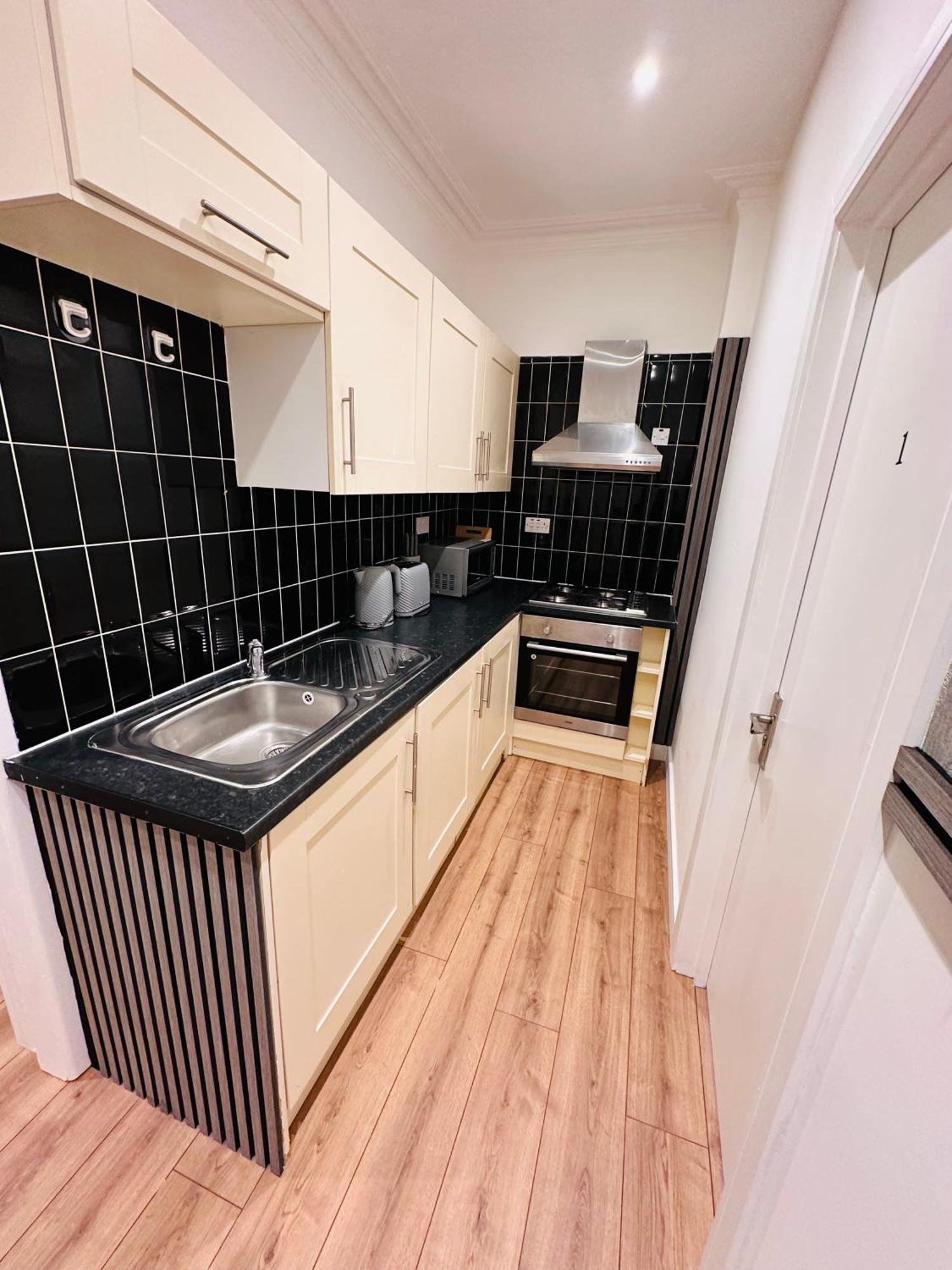 R2 - Elegant Private Room Opposite Queen Elizabeth Hospital - Harborne Birmingham Exterior photo